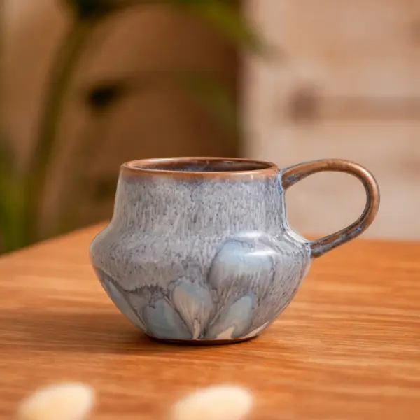 Image illustrative de l'article "Bessie Mug, Bleu, Grès"