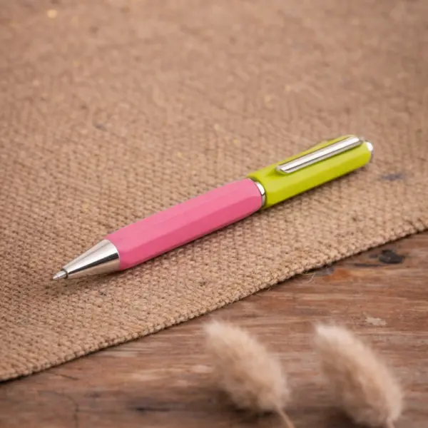 Image illustrative de l'article "Stylo métal jaune rose bright"