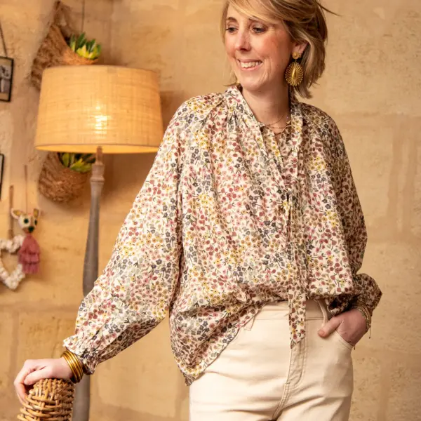 Image illustrative de l'article "Blouse fleurs SAMARA"