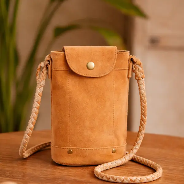 Image illustrative de l'article "Pochette tel cognac/doré BRIANNA"