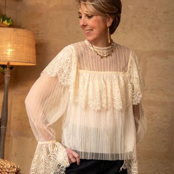 Image illustrative de l'article "Blouse écru NORAH"