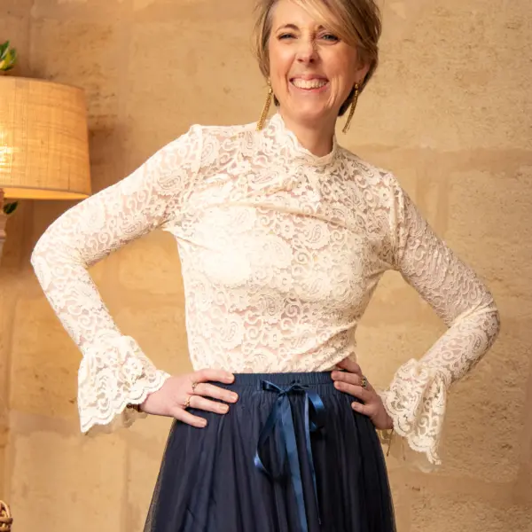 Image illustrative de l'article "Blouse dentelle ecru NINI"