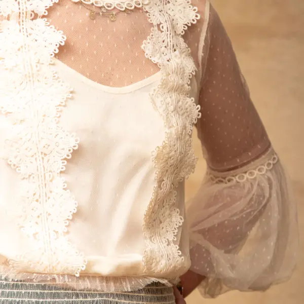 Image illustrative de l'article "Tunique dentelle ecru YLINH"