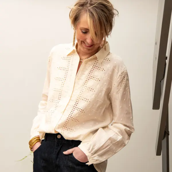 Image illustrative de l'article "Chemise ecru brodée JOY"