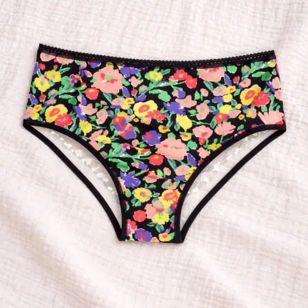 Image illustrative de l'article "Culotte taille haute fleurs noir"