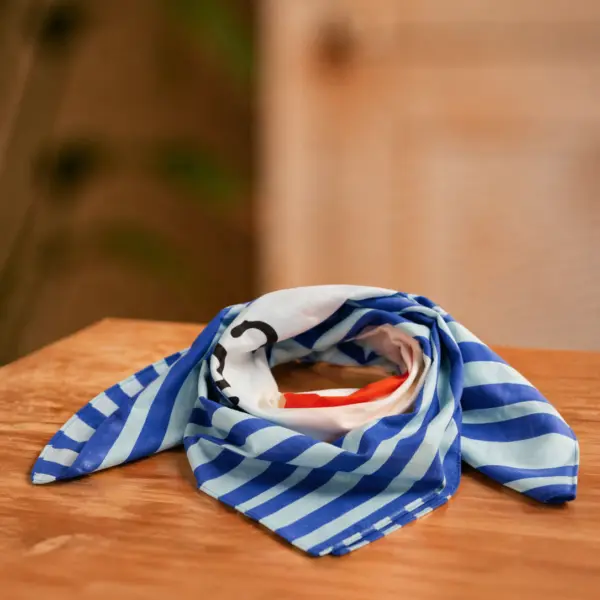 Image illustrative de l'article "Foulard rayé bleu JOLANDA- PIECES"