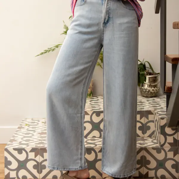 Image illustrative de l'article "Jean large bleu WILENETTE"