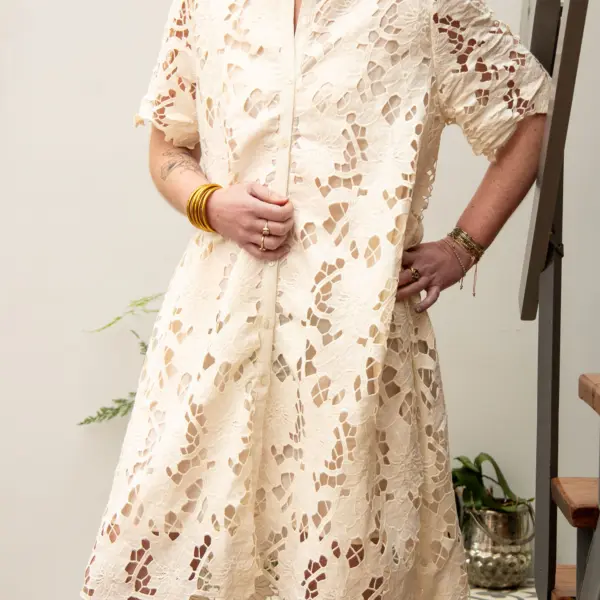 Image illustrative de l'article "Robe dentelle ecru LOUISE"