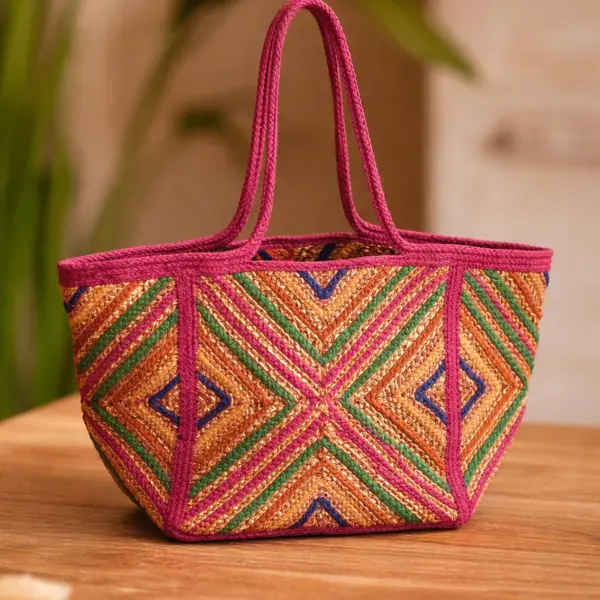 Image illustrative de l'article "Sac cabas tressé rose GITTA – PIECES"