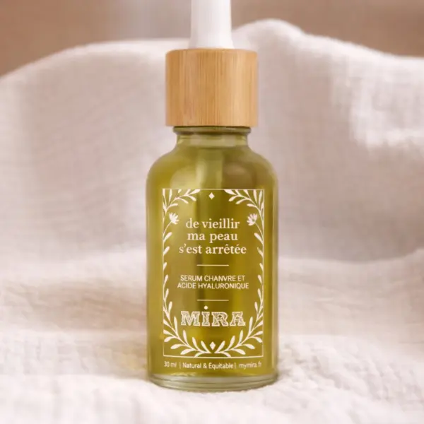 Image illustrative de l'article "Sérum chanvre et acide hyaluronique – MIRA"