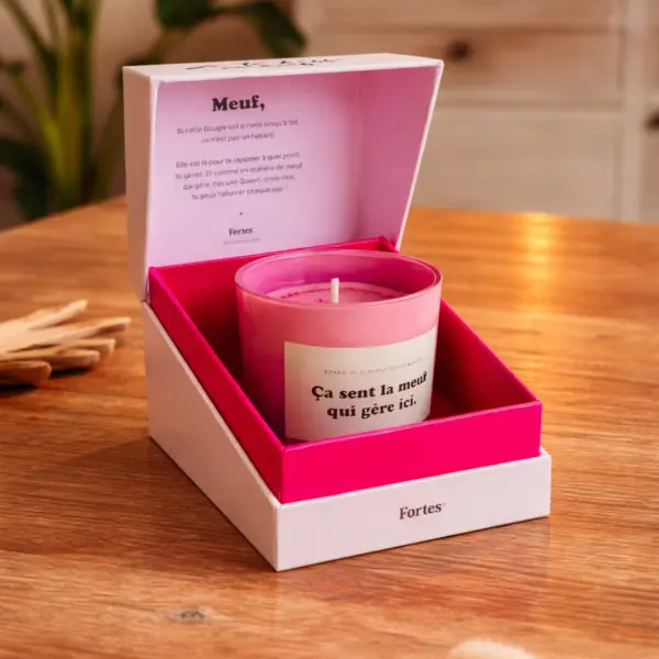 Image illustrative de l'article "Tu gères meuf La bougie Camélia"