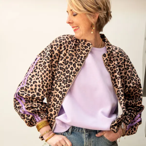 Image illustrative de l'article "Veste léopard/violet MASHA"