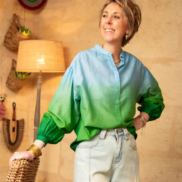 Image illustrative de l'article "Chemise tie and dye bleu/vert BIBIANE – PIECES"