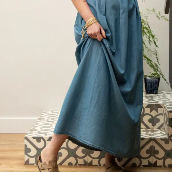 Image illustrative de l'article "Jupe longue bleu KO SAMUI"