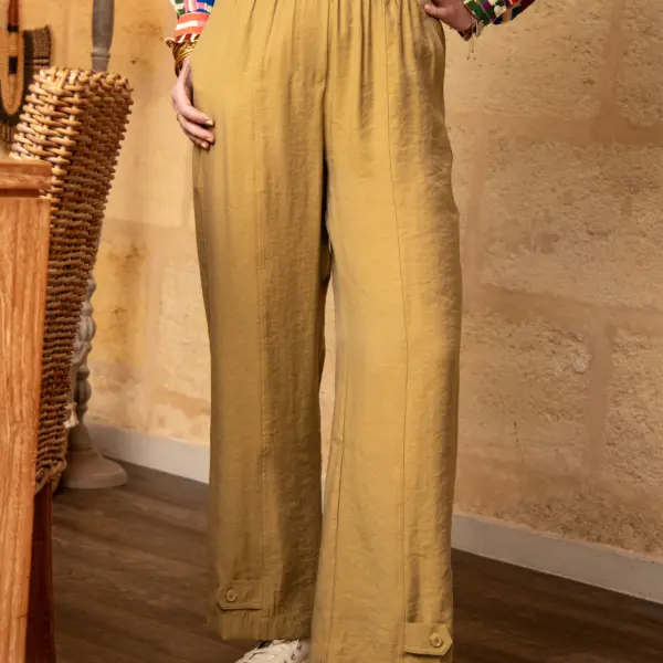 Image illustrative de l'article "Pantalon kaki BELISAIRE"