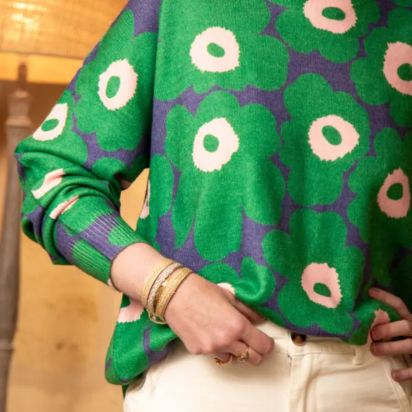 Image illustrative de l'article "Pull motifs vert ALEXIE"