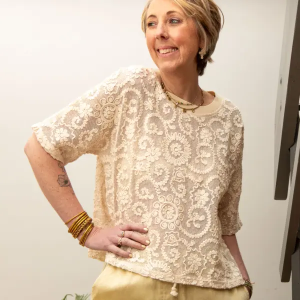 Image illustrative de l'article "T-shirt brodé ecru ANAIS"