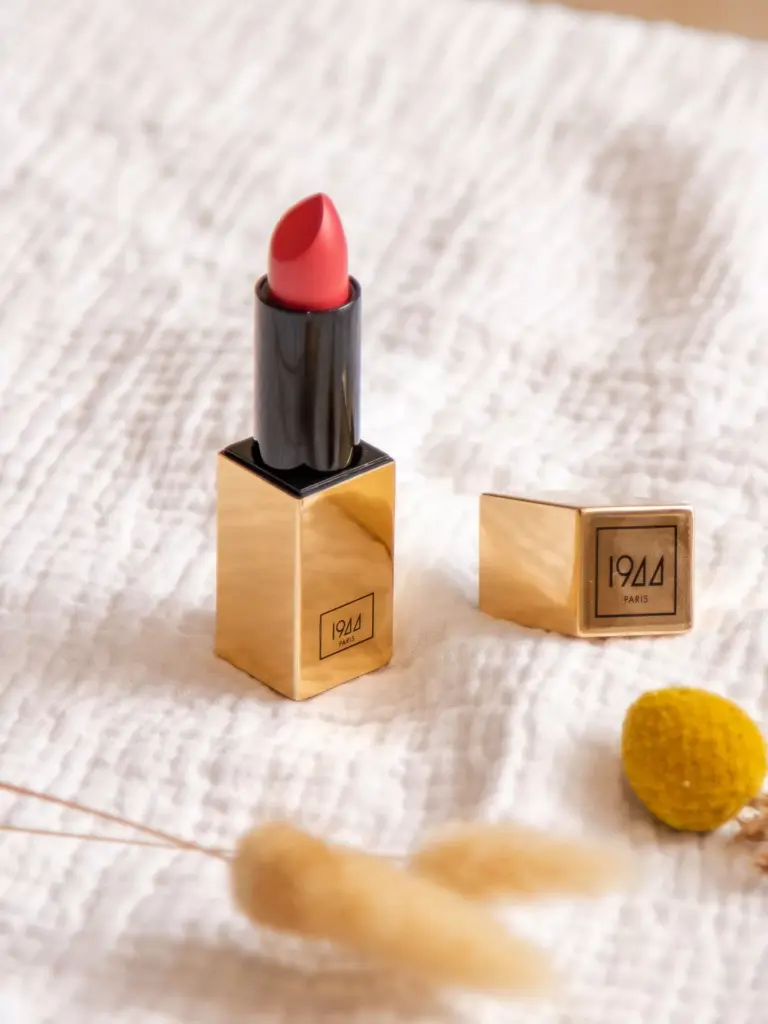 Un rouge à lèvres satiné et lumineux