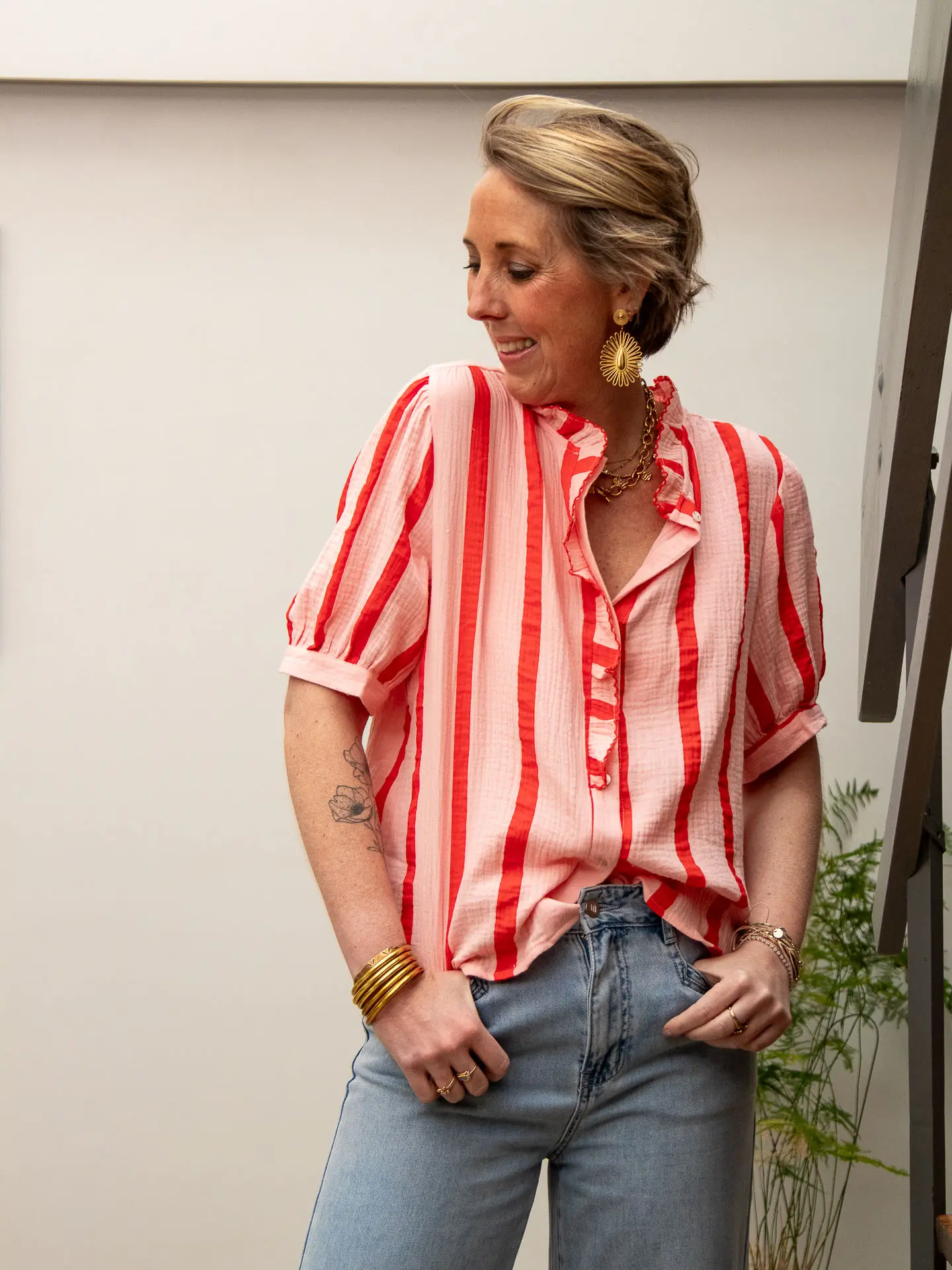 Blouse rayée rose et rouge à col volanté FLAVIA — Mode de Biche