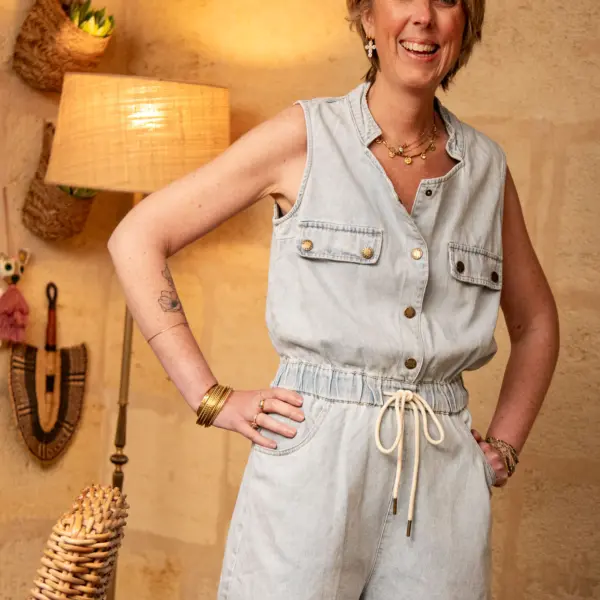 Image illustrative de l'article "Combinaison short en jean bleu DISA"