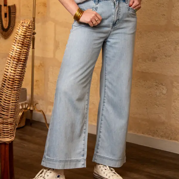 Image illustrative de l'article "Jean bleu clair Ankle Wide – THEA"