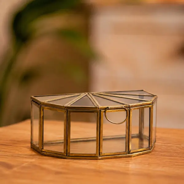 Image illustrative de l'article "Boîte en verre demi-ronde"