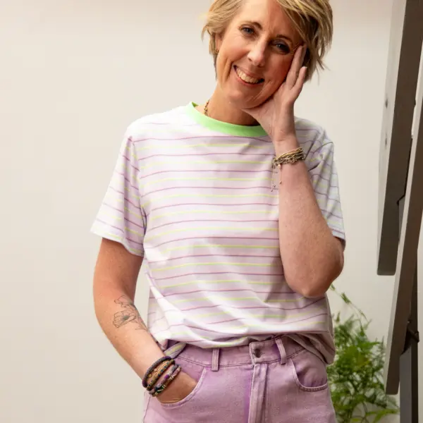 Image illustrative de l'article "T-shirt rayé violet/vert ABBIE"