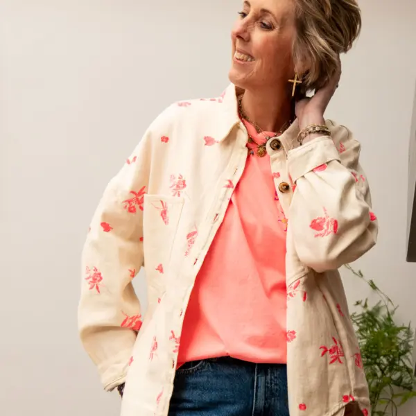 Image illustrative de l'article "Veste rose fluo fleurs SWANN"